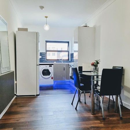 Beautiful Modern Apartment On Wick Lane Londra Exterior foto