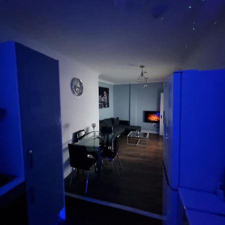 Beautiful Modern Apartment On Wick Lane Londra Exterior foto