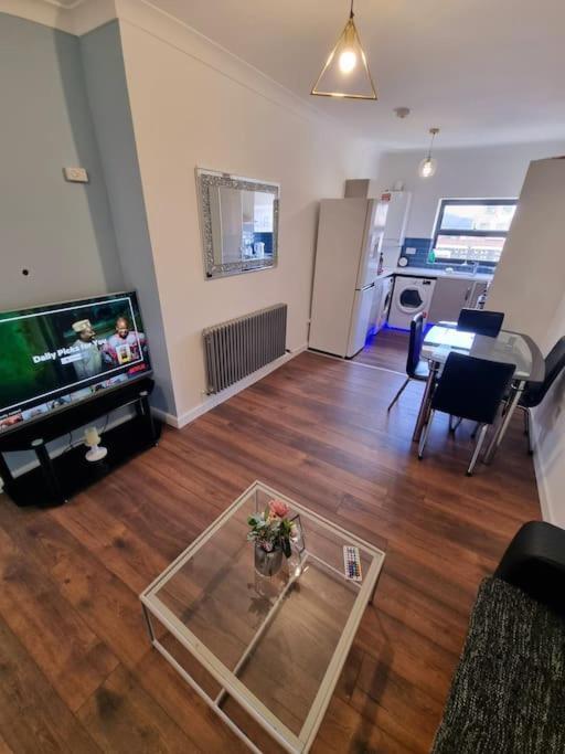 Beautiful Modern Apartment On Wick Lane Londra Exterior foto